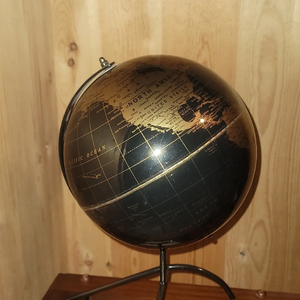 Elegant Black and Gold Globe - Picture 1 of 5